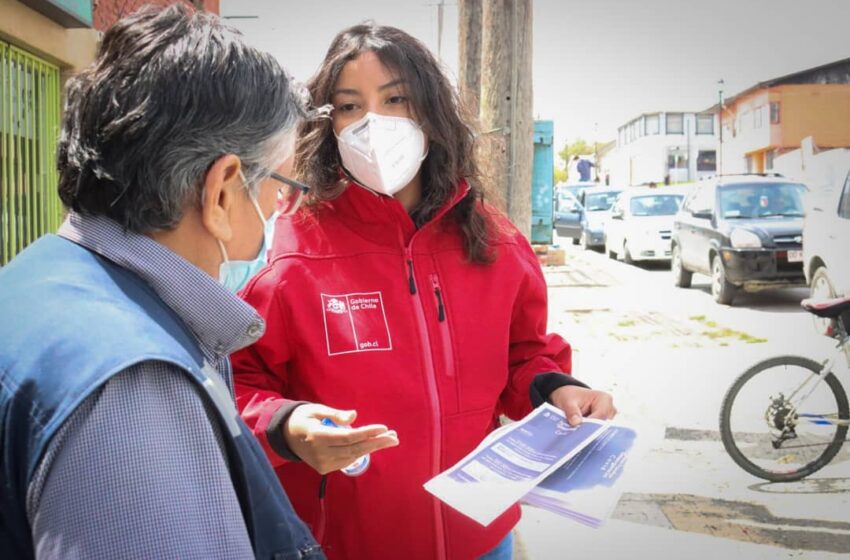  Gobernadora Ericka Farías realiza campaña de difusión del IFE Covid en las calles de Puerto Natales