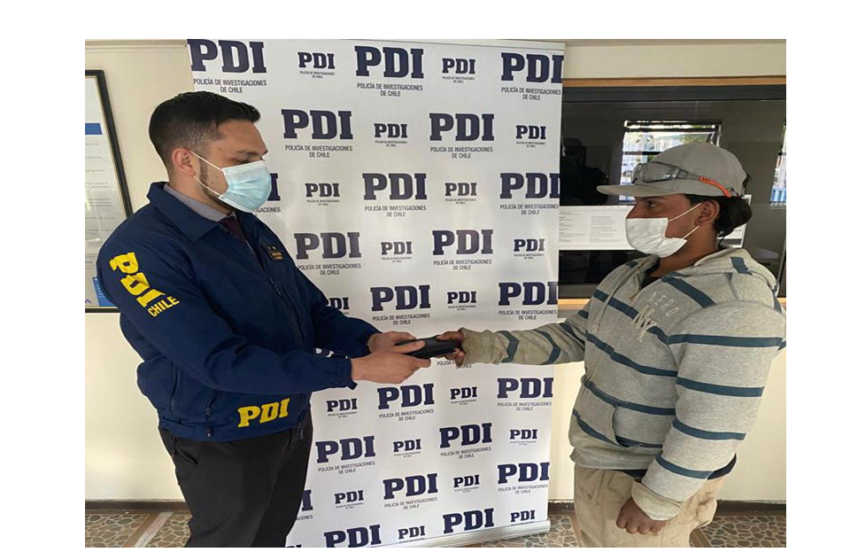  PDI de Puerto Natales recuperó billetera con más de  400 mil pesos y se la devolvió a su dueño