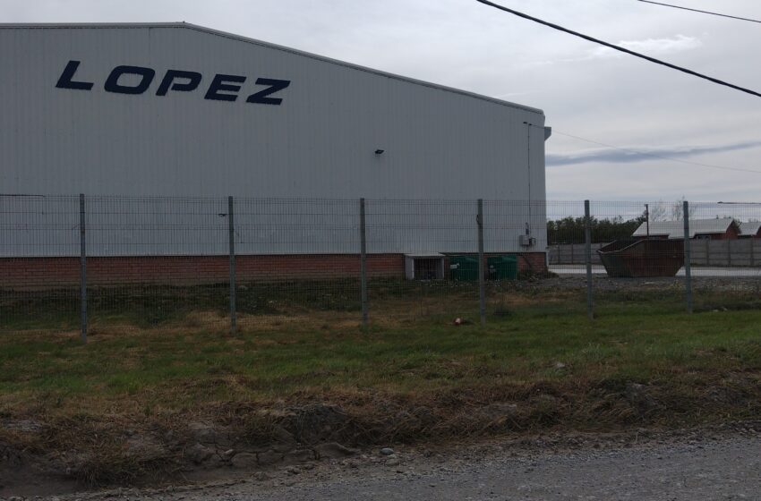  Municipio de Natales clausura bodega de empresa López, en Camino 1, por funcionar sin la patente comercial del giro