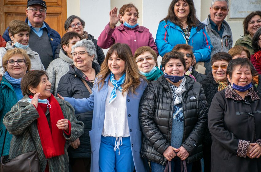  Adultos mayores realizan viaje a Punta Arenas como parte de actividades en el Día Mundial del Turismo