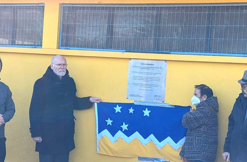  Ex presos políticos y organizaciones de DDHH descubren placa conmemorativa en el Estado Fiscal de Punta Arenas