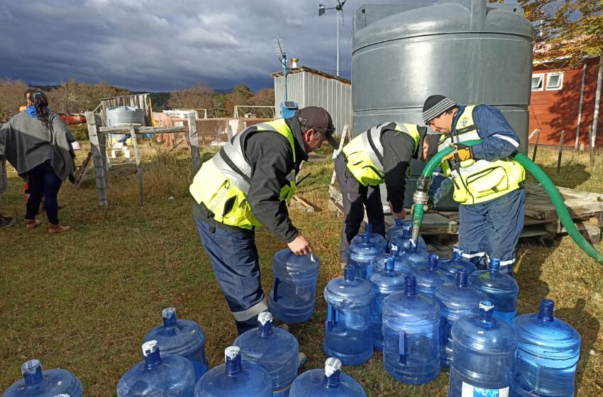  Más de 15.000 litros de agua potable entregó la Municipalidad de Natales en Seno Obstrucción