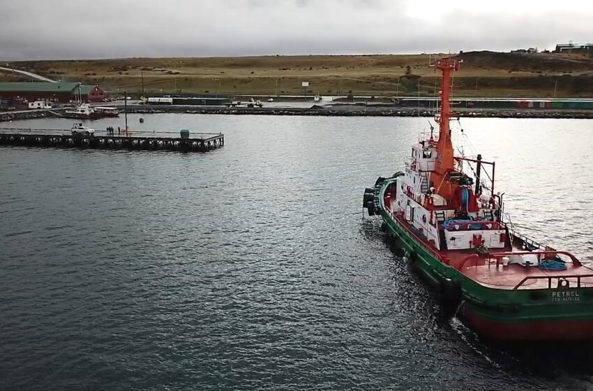  Primer remolcador de altamar llega a operar en Puerto Natales