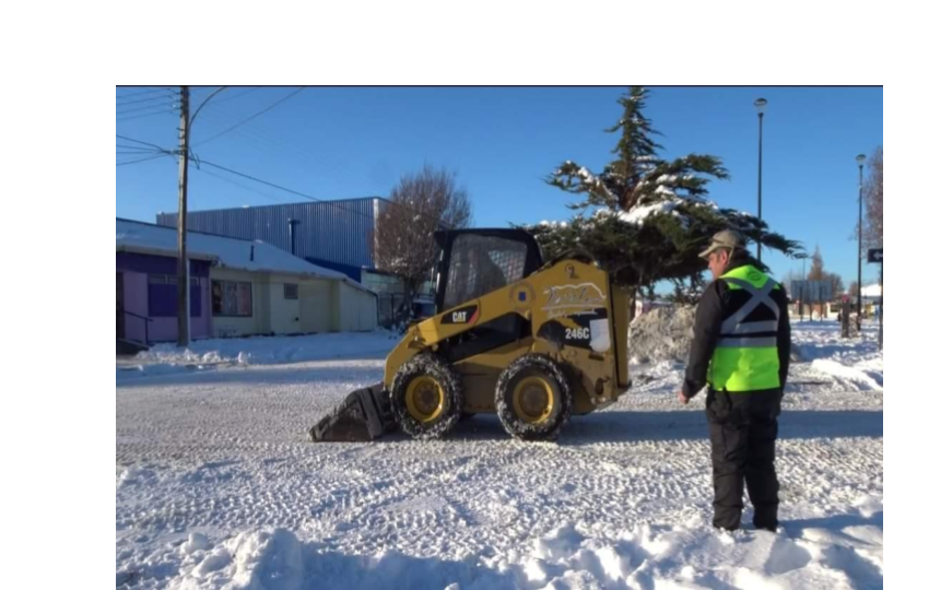  Unidad de emergencia municipal se abocó al despeje de nieve de las vías rurales y urbanas