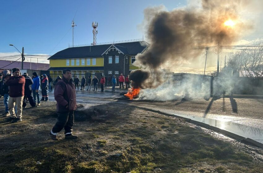  Enfrentamientos se produjeron entre pescadores artesanales y Carabineros en Ruta 9 Norte de Punta Arenas