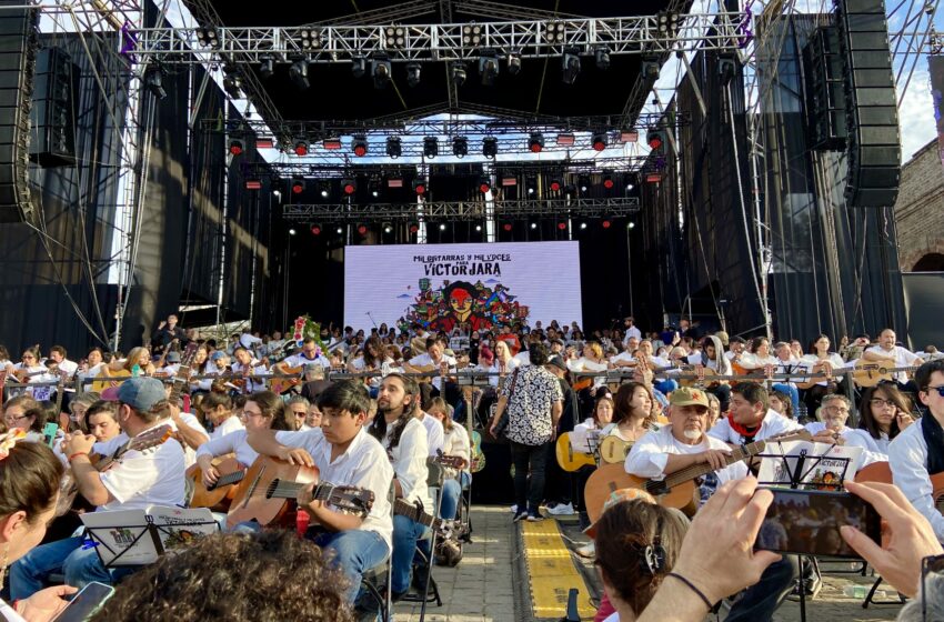  MIL GUITARRAS Y MIL VOCES PARA VICTOR JARA