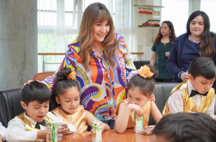 Galería de Fotos: Niños y niñas de la Escuela Bernardo O”Higgins llegaron hasta la Municipalidad para entonar alegres villancicos