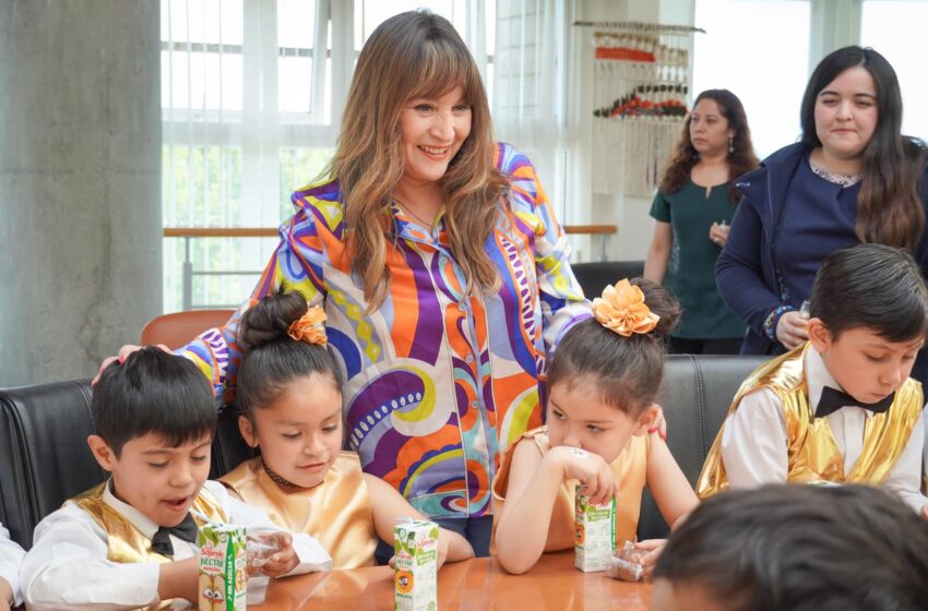  Galería de Fotos: Niños y niñas de la Escuela Bernardo O"Higgins llegaron hasta la Municipalidad para entonar alegres villancicos