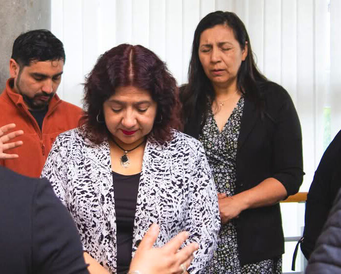  Muy sospechoso: Rezos, despidos y “gestión” …¿Dónde compraron el guión?