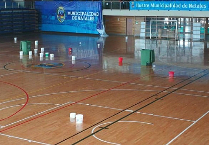  Persisten las goteras en el Polideportivo de Puerto Natales