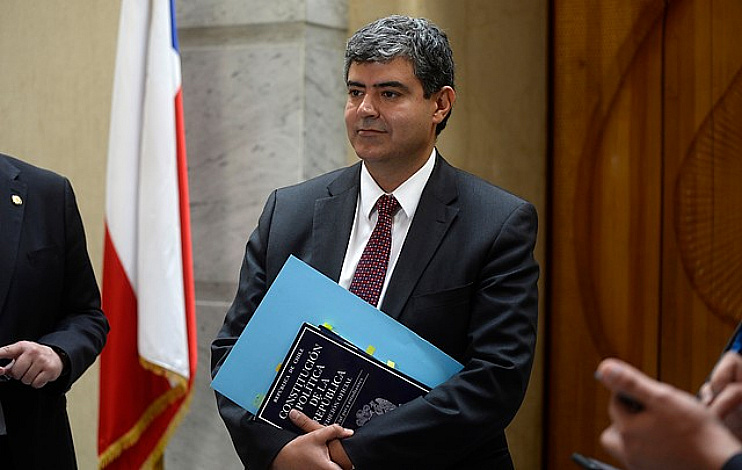  Abogado Mauricio Daza: «Utilizaremos todas las vías y recursos legales y constitucionales para defender la inocencia de la ex Alcaldesa Oyarzo, frente a una imputación que consideramos manifiestamente inconsistente».